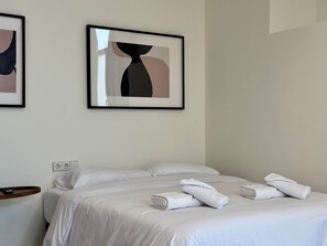 In-room safe, iron/ironing board, WiFi, bed sheets - Plaza Tower - Apartment -04 (Valencia)