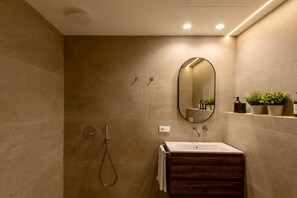 Hair dryer, towels - One Tower Apartment - 06 (Valencia)