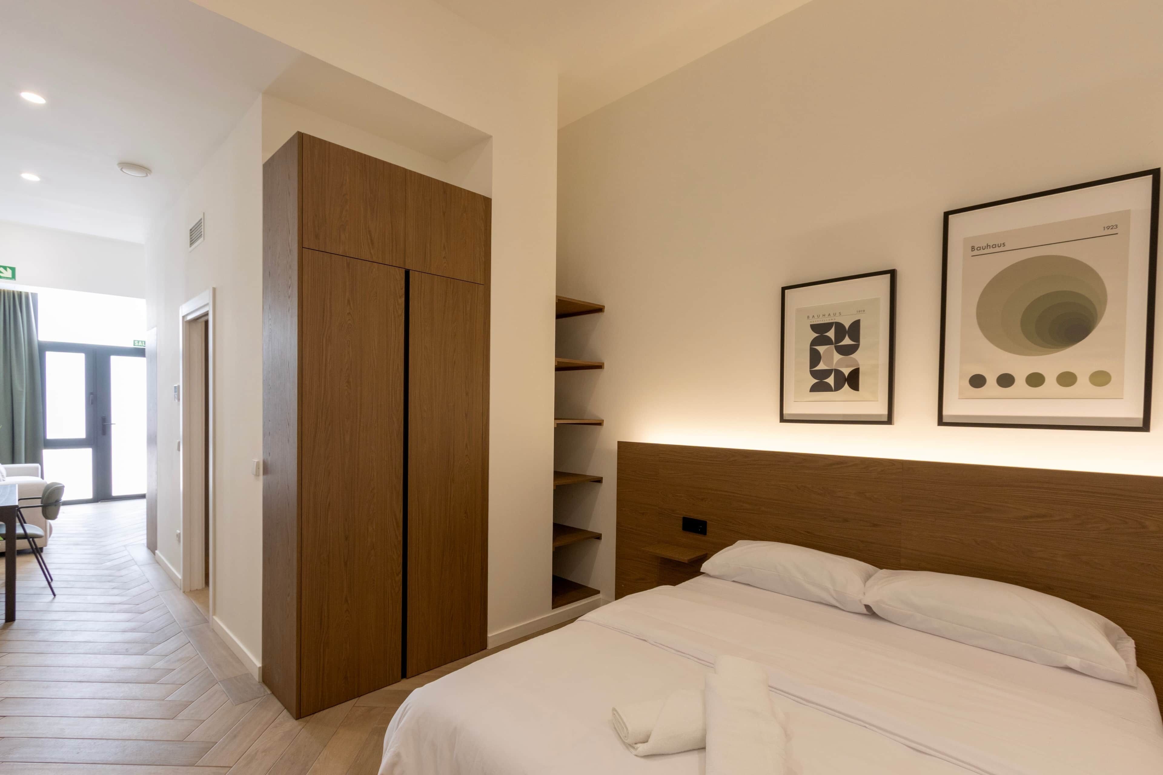 Coffres-forts dans les chambres, fer et planche à repasser, Wi-Fi