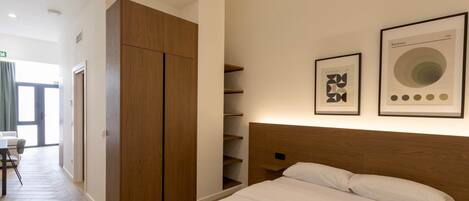 Coffres-forts dans les chambres, fer et planche à repasser, Wi-Fi