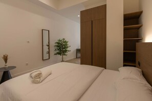 In-room safe, iron/ironing board, WiFi, bed sheets - One Tower Apartment - 05 (Valencia)