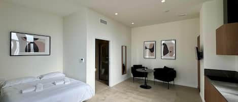 Tallelokero huoneessa, silitysrauta/-lauta, Wi-Fi, vuodevaatteet