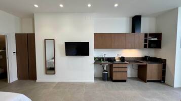 1 slaapkamer, een kluis op de kamer, een strijkplank/strijkijzer, wifi