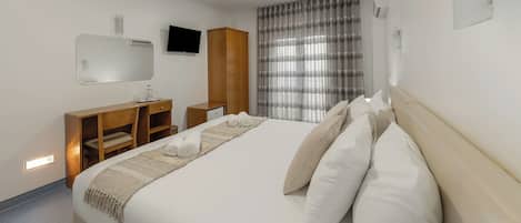 Double or Twin Room, Balcony, Sea View | Free WiFi, bed sheets