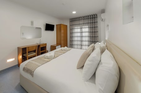 Double or Twin Room, Balcony, Sea View | Free WiFi, bed sheets. Hotel Pinhalmar
