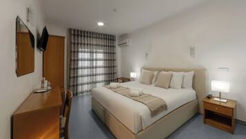 Doppel- oder Zweibettzimmer, Balkon, Meerblick | Kostenloses WLAN, Bettwäsche