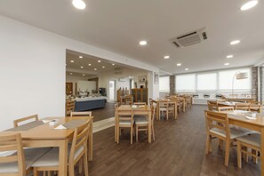 Free daily self-serve breakfast - Hotel Pinhalmar (Peniche)