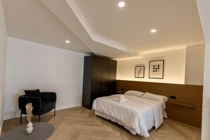 In-room safe, iron/ironing board, WiFi, bed sheets - One Tower Apartment - 02 (Valencia)