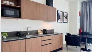 Een koelkast, een magnetron, een broodrooster