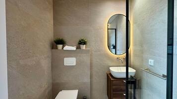 SĂšche-cheveux, serviettes fournies