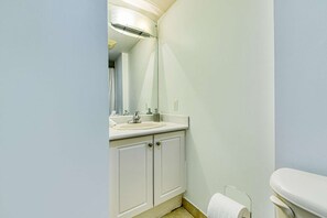 Sèche-cheveux, serviettes fournies