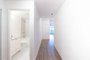 Secador de pelo y toallas