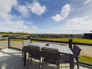 Outdoor dining - Spa Sauna Lodge (Pet), Penrith (Penrith)