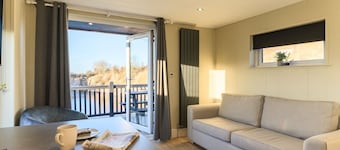 Pods by the Lake (Pet), Penrith