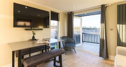 Pods by the Lake (Pet), Penrith