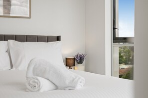 Apartment | 1 bedroom, bed sheets - Stylish 1-bed Apartment in South Brisbane (Brisbane)