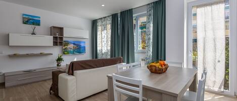 Apartment, 2 Bedrooms, Patio | Living area