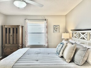 Desk, iron/ironing board, free WiFi, bed sheets - Casa Bella - 2/2 w/ Golf Cart & Grill in The Village of Summerhill (Summerhill, The Villages)