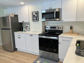 Private kitchen - 2-Bedroom Nook in Downtown Dover ~ Portsmouth/Durham ~ Parking! ~ Wine! ~ AC! (Dover)