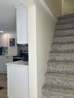 Interior - 2-Bedroom Nook in Downtown Dover ~ Portsmouth/Durham ~ Parking! ~ Wine! ~ AC! (Dover)