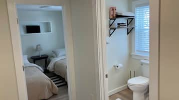 Fer et planche à repasser, accès à Internet, literie fournie