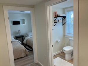 Iron/ironing board, Internet, bed sheets - 2-Bedroom Nook in Downtown Dover ~ Portsmouth/Durham ~ Parking! ~ Wine! ~ AC! (Dover)