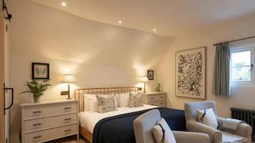 Classic Double Room | Desk, iron/ironing board, free WiFi