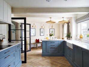 Apartment, Patio | Private kitchen - The Bull on Bell Street (Henley-on-Thames)