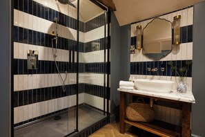 Superior Double Room | Bathroom