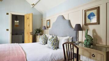 In-room safe, desk, iron/ironing board, free WiFi