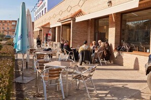 ディナーに営業