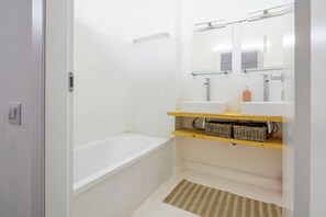 Dusche, Haartrockner, Bidet