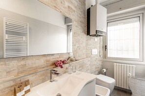 Dutxa, assecador de cabells i bidet 