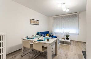 Dining - Cosy apartment for 4 guests with WIFI, A/C (Pavia)