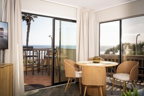 Dining - Pier View Sunset - Ocean Front, Patios, Location, Views (San Diego)