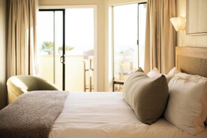 2 bedrooms, iron/ironing board, free WiFi, bed sheets - Pier View Sunset - Ocean Front, Patios, Location, Views (San Diego)