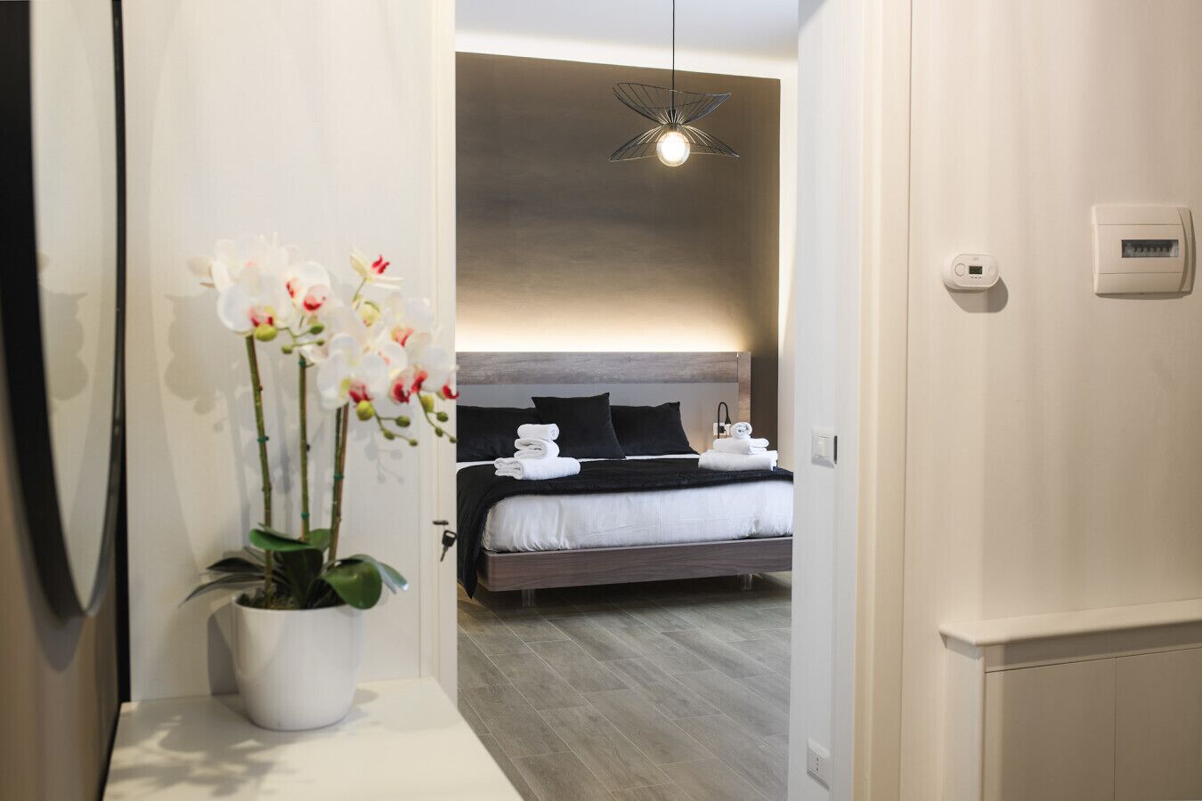 1 bedroom, desk, WiFi, bed sheets