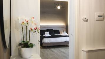 1 bedroom, desk, WiFi, bed sheets