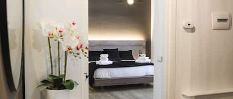 1 bedroom, desk, WiFi, bed sheets