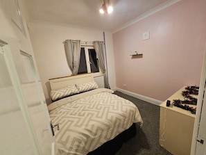 3 bedrooms, WiFi, bed sheets