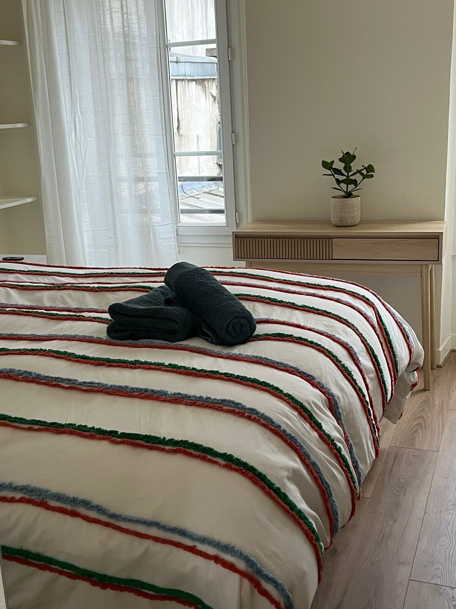 Iron/ironing board, WiFi, bed sheets