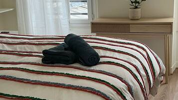 Iron/ironing board, WiFi, bed sheets