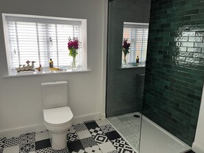 Bruser, hårtørrer, håndklæder, Sæbe