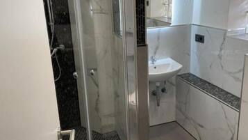 Einzelzimmer | Badezimmer