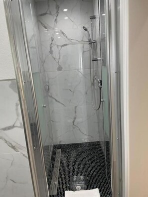 Single Room | Bathroom