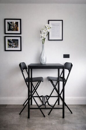 Dining - Boutique Stylish 1 Bed Flat in Prime Harrogate Location (Harrogate)