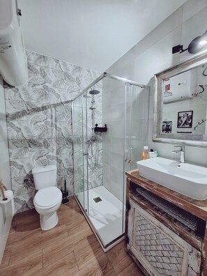 Shower, towels