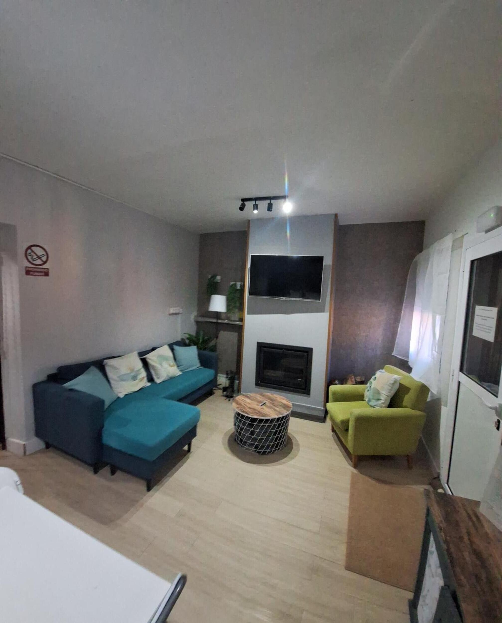 Télévision, cheminée