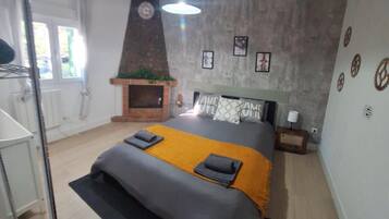 5 slaapkamers, een strijkplank/strijkijzer, wifi, beddengoed