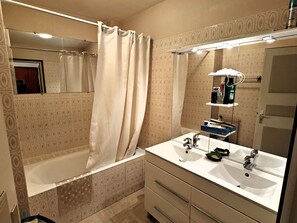 Shower, hair dryer - THE NEST OF THE BACKFILL - Facing Grande Plage (Les Sables-d´Olonne)